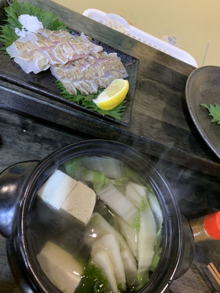 五島市・海達磨の白身魚刺身と魚のちり鍋